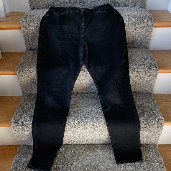 GV Black Curvy Skinny All Around Slimming Mid Rise Jeans - Picture 2 of 8